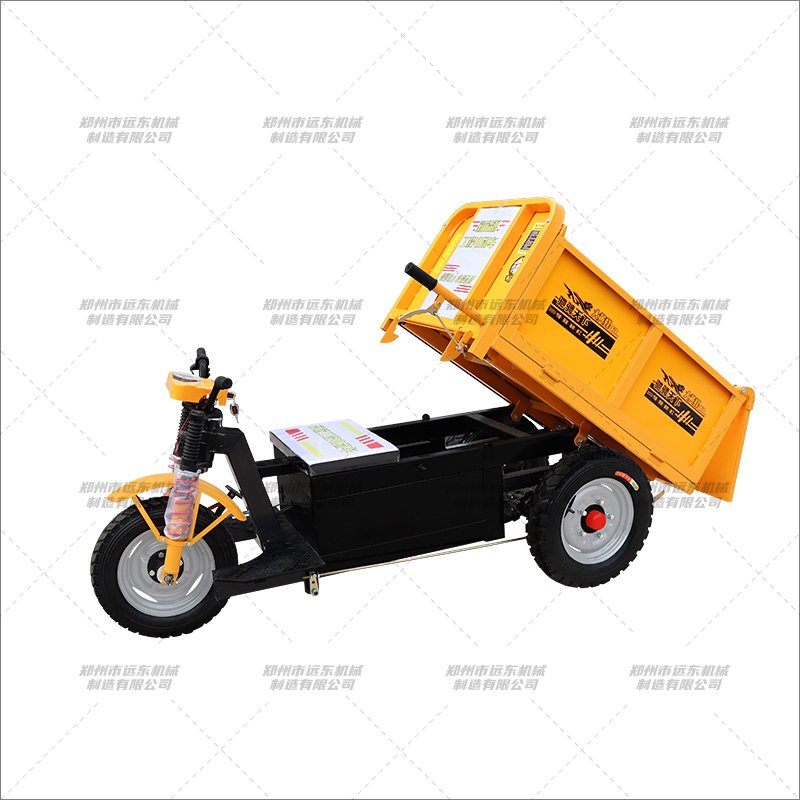 三開(kāi)門(mén)方斗三輪車(chē)(圖4) 三開(kāi)門(mén)方斗三輪車(chē)(圖4)